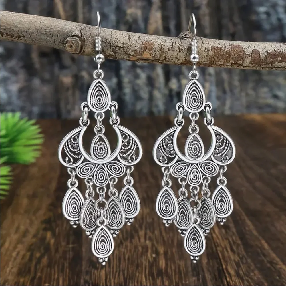 Exquisite Vintage Style Chandelier Earrings‎ Retro Inspired Silver Tribal Design